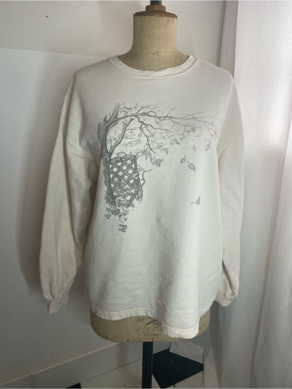 Northern Reflections Made in Canada Cottagecore Tree Graphic Sweatshirt M